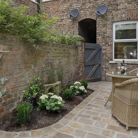 St Olaves House Sleeps 10